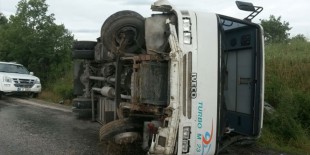 İşçileri taşıyan servis minibüsü devrildi: 1’i ağır 15 yaralı
