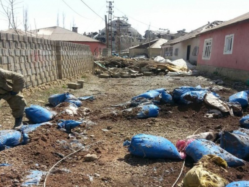 Teröristler bombayı tüplerle tuzaklamış