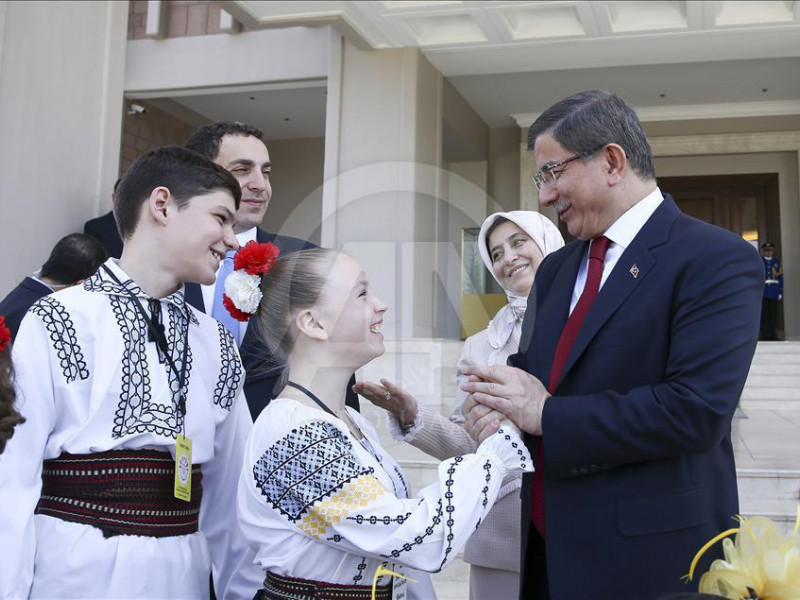 Davutoğlu ’dünya çocukları’nı ağırladı