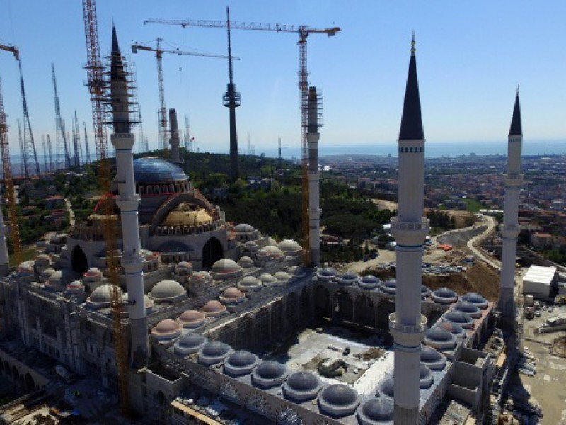 Çamlıca Camii’nin kubbesinin beton dökümüne başlandı