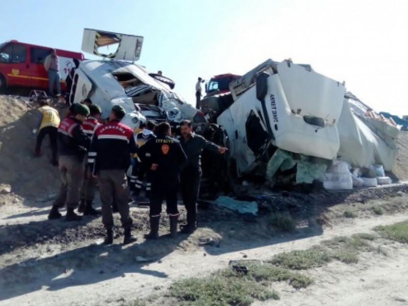 Konya’da feci kaza: 7 ölü