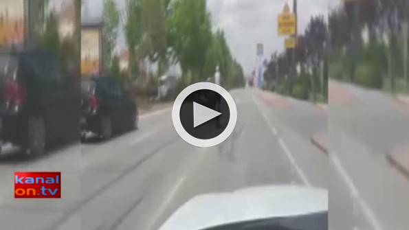 Konya’da trafiğe aldırmayan bisiklet sürücüsü!