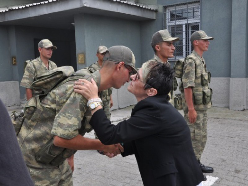 Şehit üsteğmenin ailesinden sürpriz ziyaret