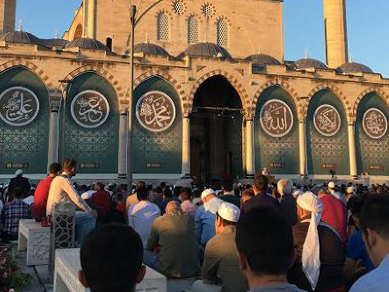 Mevlana Meydanı’nda ’bayram’ buluşması