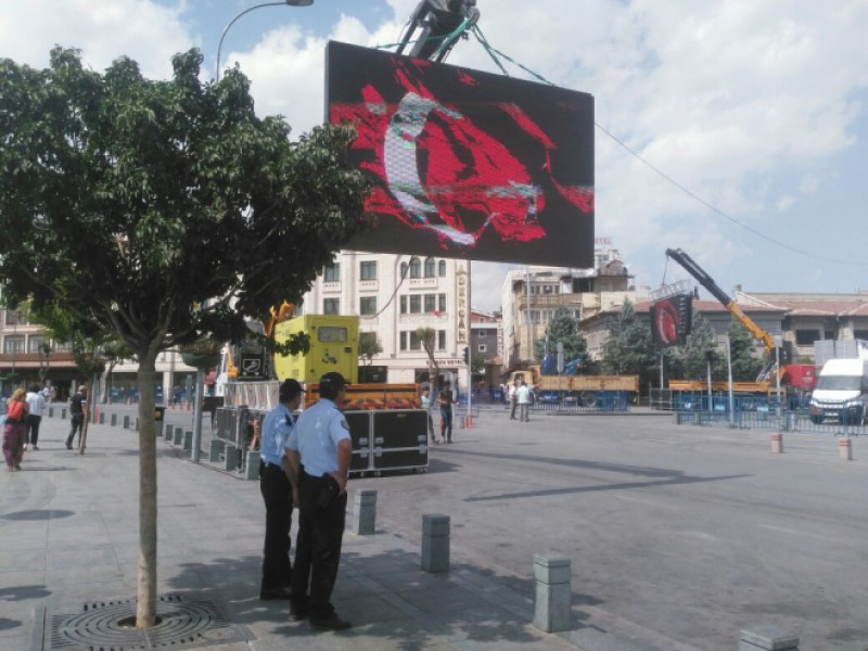 Mevlana Meydanı’nda tarihi miting