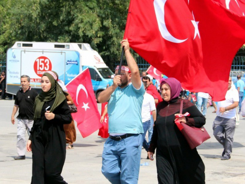 Vatandaşlar Demokrasi ve Şehitler Mitingi’ne koştu