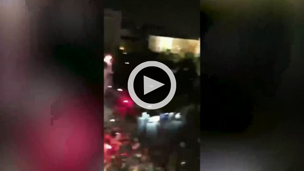 Galatasaraylı taraftarlar İstiklal Caddesi’ni sarı-kırmızıya boyadı!